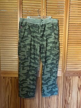 Women's Olive Camo Cropped Cargo Pants - Drawstring Waist
